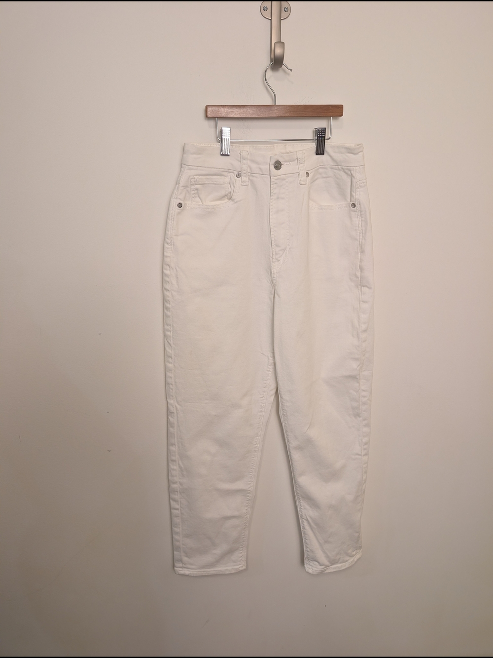 American Eagle Curvy Mom Jean Women’s White High-Rise Jeans Size 6 Short